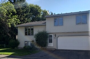 4256 W 124th St in Savage, MN - Building Photo