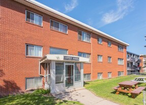 12130 82nd St NW in Edmonton, AB - Building Photo