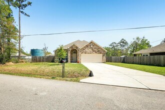 18473 Railroad Ave in New Caney, TX - Building Photo - Building Photo