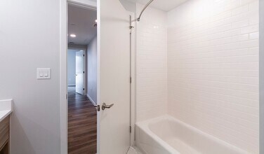 50 Rogers St, Unit 626 in Cambridge, MA - Foto de edificio - Building Photo