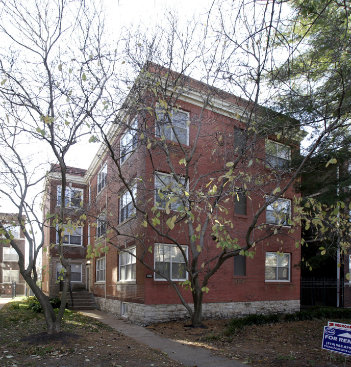 5576 Pershing Ave in St. Louis, MO - Foto de edificio