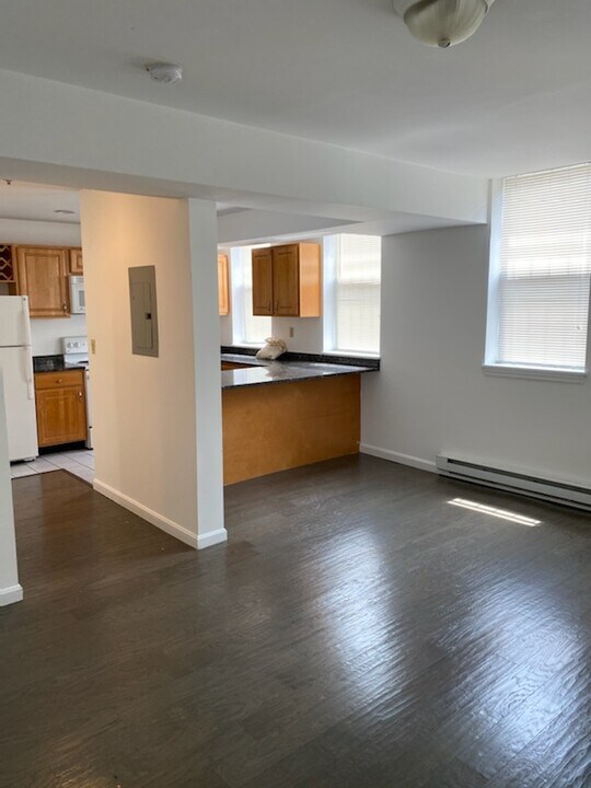 24 Queensberry St, Unit 10 in Boston, MA - Building Photo