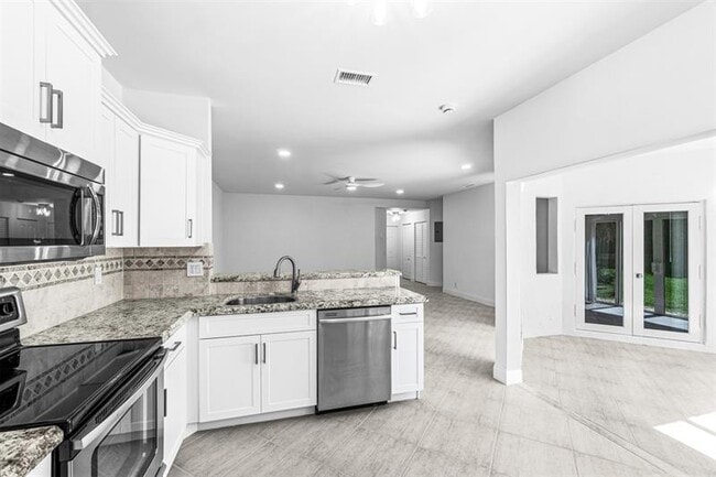6510 Via Regina in Boca Raton, FL - Foto de edificio - Building Photo