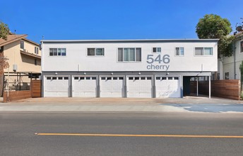 546 Cherry Ave in Long Beach, CA - Building Photo - Building Photo