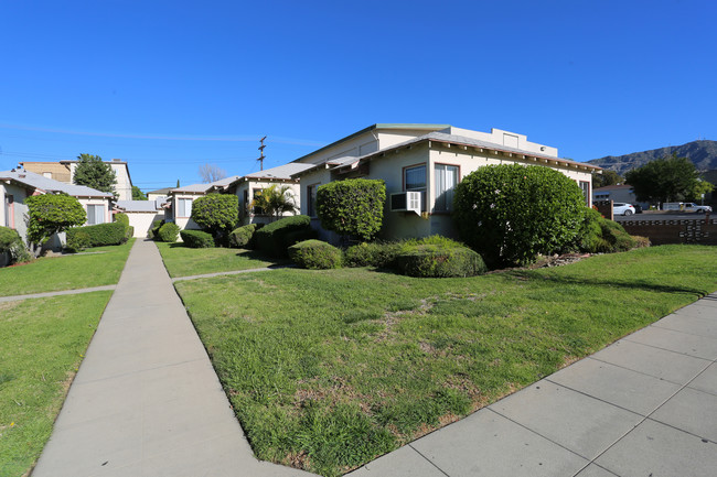 435 E Cypress Ave in Burbank, CA - Building Photo - Building Photo