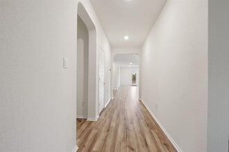 100 Jarbridge Dr in Kyle, TX - Building Photo - Building Photo