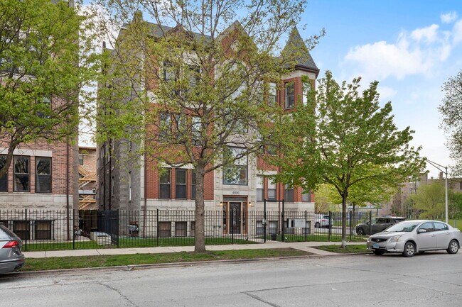 4800 S St Lawrence Ave in Chicago, IL - Building Photo - Building Photo
