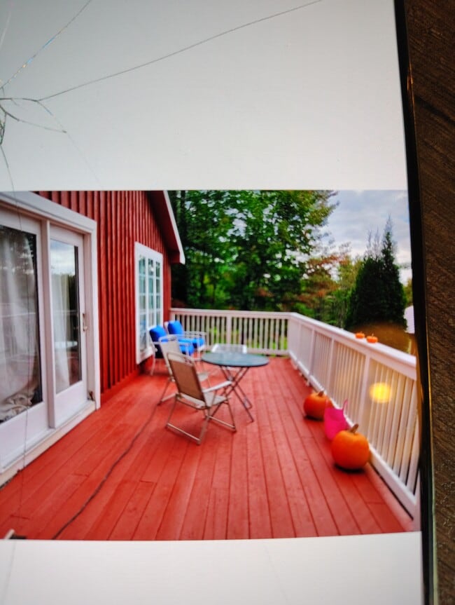 18 Buckwood Rd in Manchester, ME - Foto de edificio - Building Photo