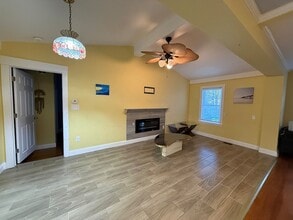 170 Neck St in Weymouth, MA - Foto de edificio - Building Photo