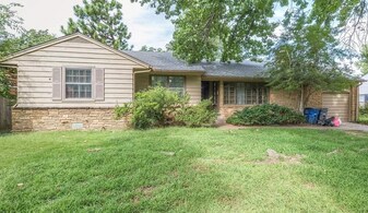 3842 S Trenton Ave in Tulsa, OK - Building Photo
