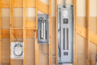 12 Pond St in Ashland, MA - Building Photo - Interior Photo