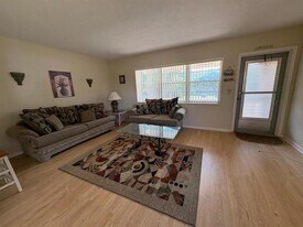 113 Waltham E in West Palm Beach, FL - Building Photo