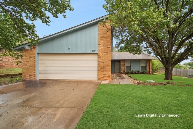 property at 1615 N Briarwood Dr