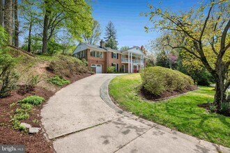 9601 Barroll Ln in Kensington, MD - Building Photo - Building Photo