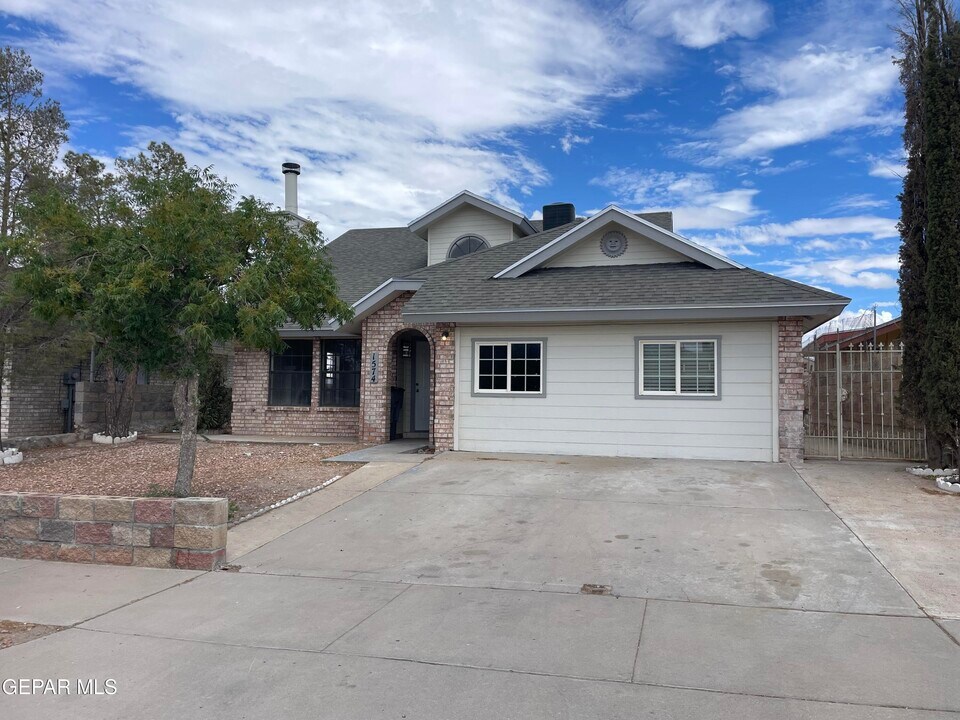 1574 Rebecca Ann Dr in El Paso, TX - Building Photo