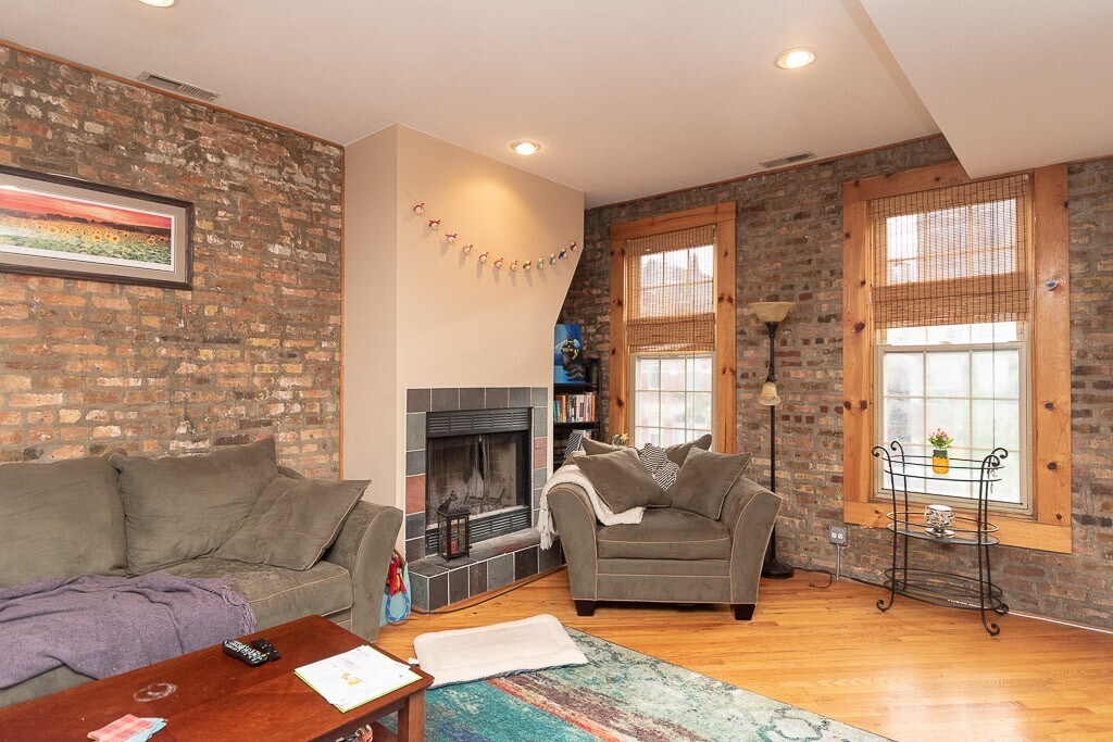 1312 N Greenview Ave, Unit J00P in Chicago, IL - Building Photo