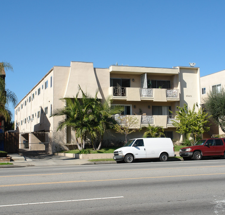 4943 Laurel Canyon Blvd in Valley Village, CA - Building Photo