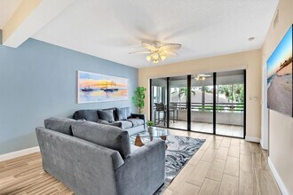 827 Oak Harbour Dr, Unit 827 in Juno Beach, FL - Building Photo - Building Photo