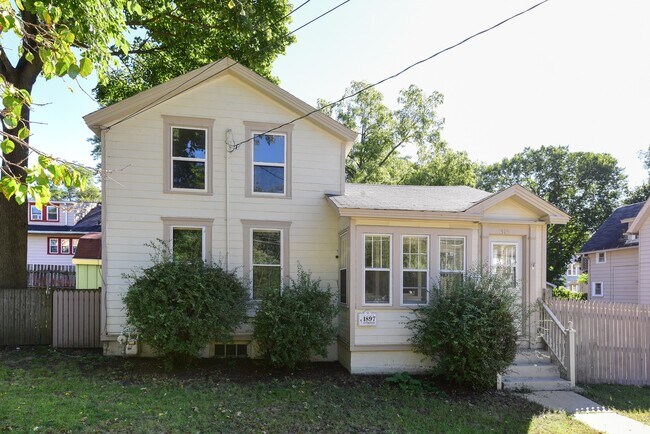 property at 515 N Grove Ave