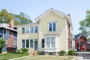 Twin Oaks in Ann Arbor, MI - Building Photo