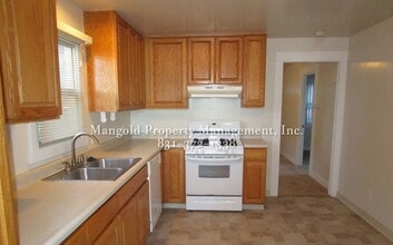 428 Hawthorne St in Monterey, CA - Building Photo - Building Photo