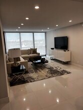 7847 Lakeside Blvd in Boca Raton, FL - Foto de edificio - Building Photo