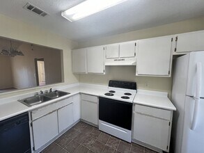 903 Brett Dr in Hinesville, GA - Building Photo - Building Photo