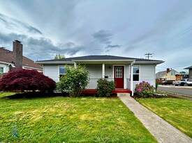 1203 SW Queen Ave in Albany, OR - Building Photo