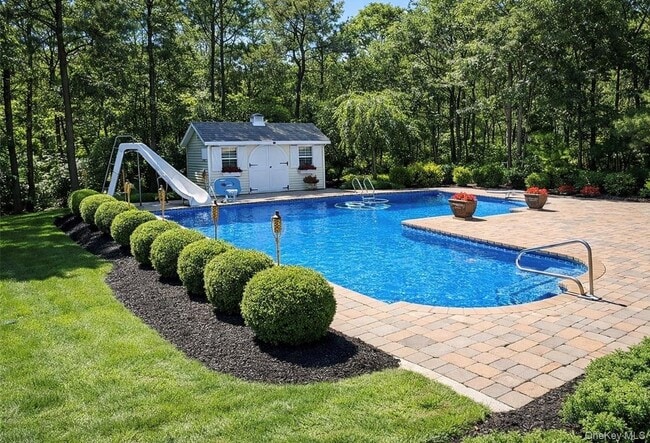 10 Messina Ave in Center Moriches, NY - Building Photo - Building Photo