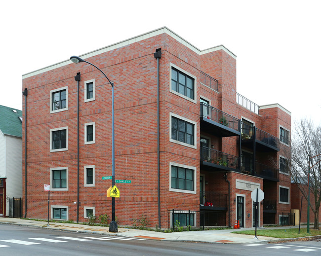 2300 W Foster Ave in Chicago, IL - Building Photo - Building Photo