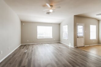 214 Kestrel Ln in Rosharon, TX - Building Photo - Building Photo