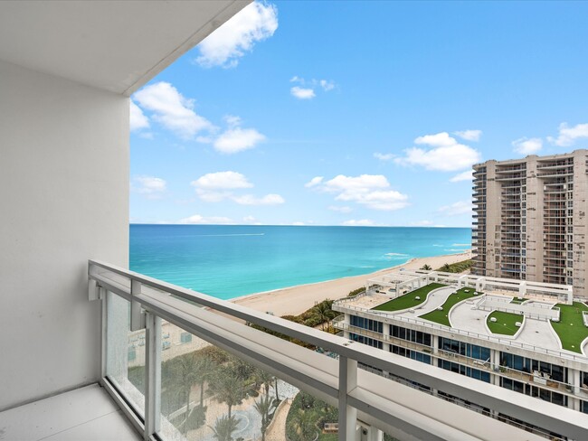 6801 Collins Ave, Unit 1208 in Miami Beach, FL - Building Photo - Building Photo