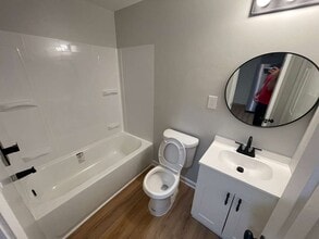 8025 Diving Cliff Ln in Springfield, VA - Foto de edificio - Building Photo