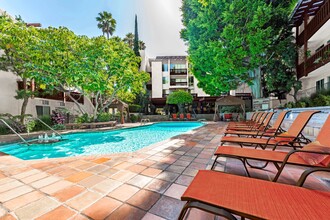 Mediterranean Village West Hollywood in West Hollywood, CA - Foto de edificio - Building Photo