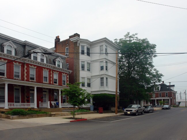 136 Broadway in Hagerstown, MD - Building Photo - Building Photo