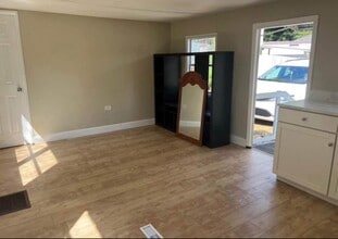 1510 E 151st Ave in Lutz, FL - Building Photo - Building Photo