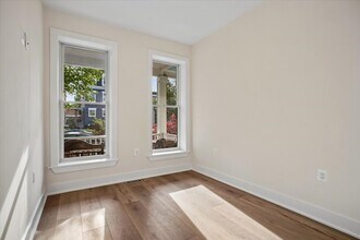 329 16th St SE, Unit Condo from rent in Washington, DC - Foto de edificio - Building Photo
