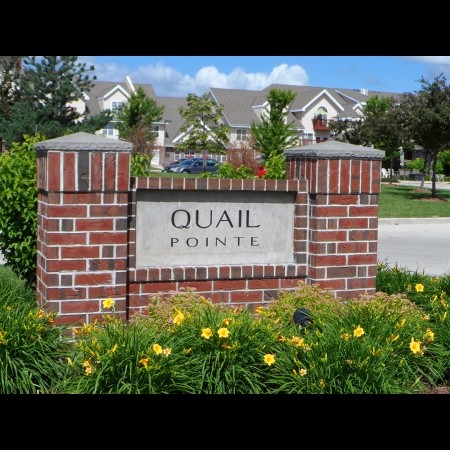 Quail Pointe Apartment Homes in Pewaukee, WI - Foto de edificio