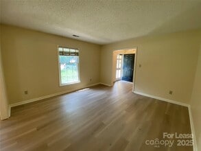 1025 Thornsby Ln in Matthews, NC - Building Photo - Building Photo