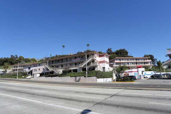 Hillside Apartments in Los Angeles, CA - Building Photo - Building Photo