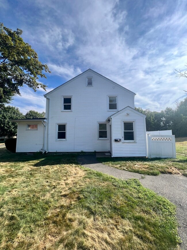 11 Tuller Rd in Fairfield, CT - Foto de edificio - Building Photo