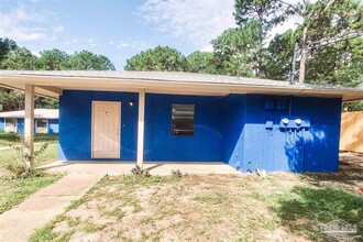 1925 Esplanade St in Navarre, FL - Foto de edificio - Building Photo