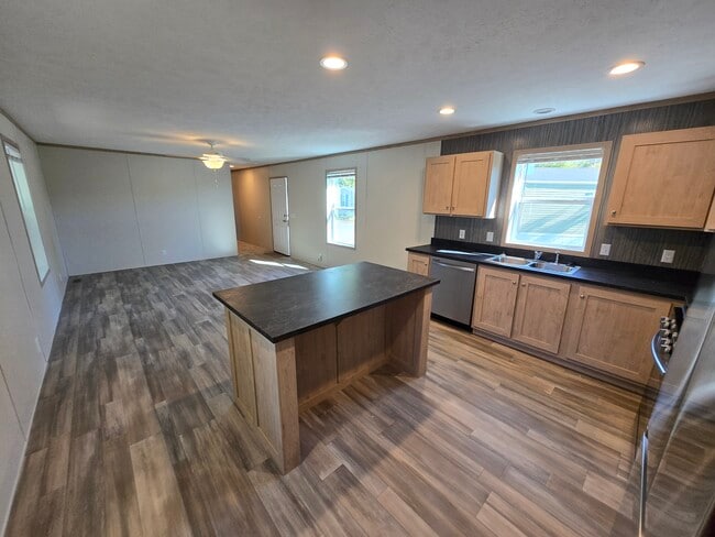 28517 S Maple in Romulus, MI - Building Photo - Building Photo