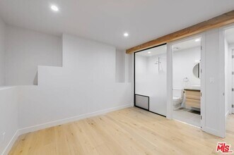 3431 Larissa Dr in Los Angeles, CA - Building Photo - Building Photo