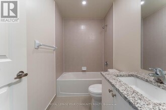 38-4238 Annie Craig Dr in Toronto, ON - Building Photo - Building Photo