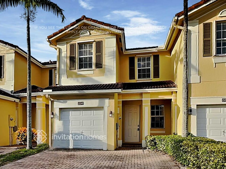 15349 SW 119th Ln in Miami, FL - Foto de edificio