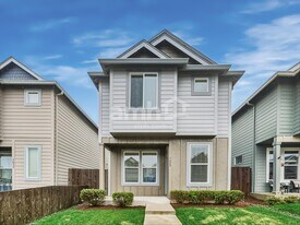 7029 S 11th St, Unit 5 in Ridgefield, WA - Building Photo