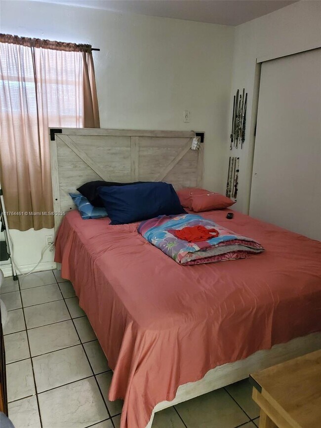 13725 NW 4th Pl-Unit -2 in North Miami, FL - Building Photo - Building Photo