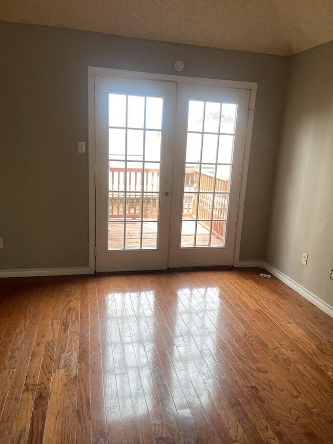 2402 Chestnut Mills Rd