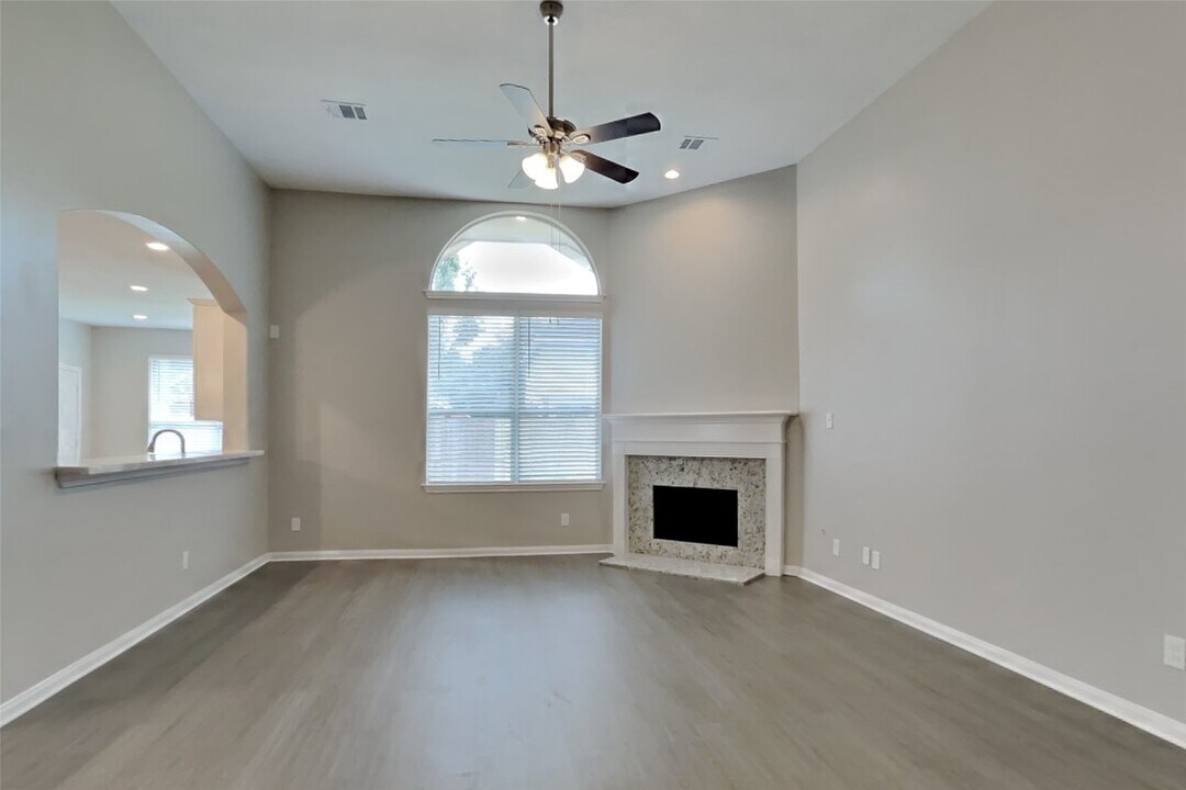 12722 Crater Lake Ct in Humble, TX - Foto de edificio